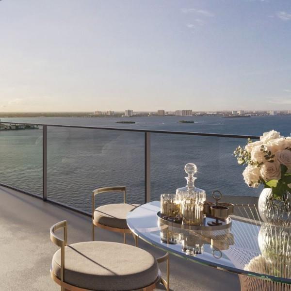 Howard Jimenez Realtor | Continuum North Bay - UN DESTINO ICÓNICO FRENTE AL MAR